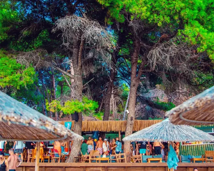 Program Sea Breeze Skiathos 2025 ziua 4 - Petrecere pe plajă în Grecia cu DJ și prieteni la beach party cu soare și mare